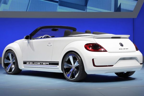 Volkswagen IBeetle 2024 EV เวอร์ชั่น 4 ประตู ภาพเรนเดอร์ รถเต่าไฟฟ้า จะ ...