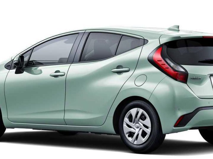 TOYOTA AQUA ราคา 504,000 บาทในญี่ปุ่น 1.5L ไฮบริด 33.6 กม./ลิตร WLTC