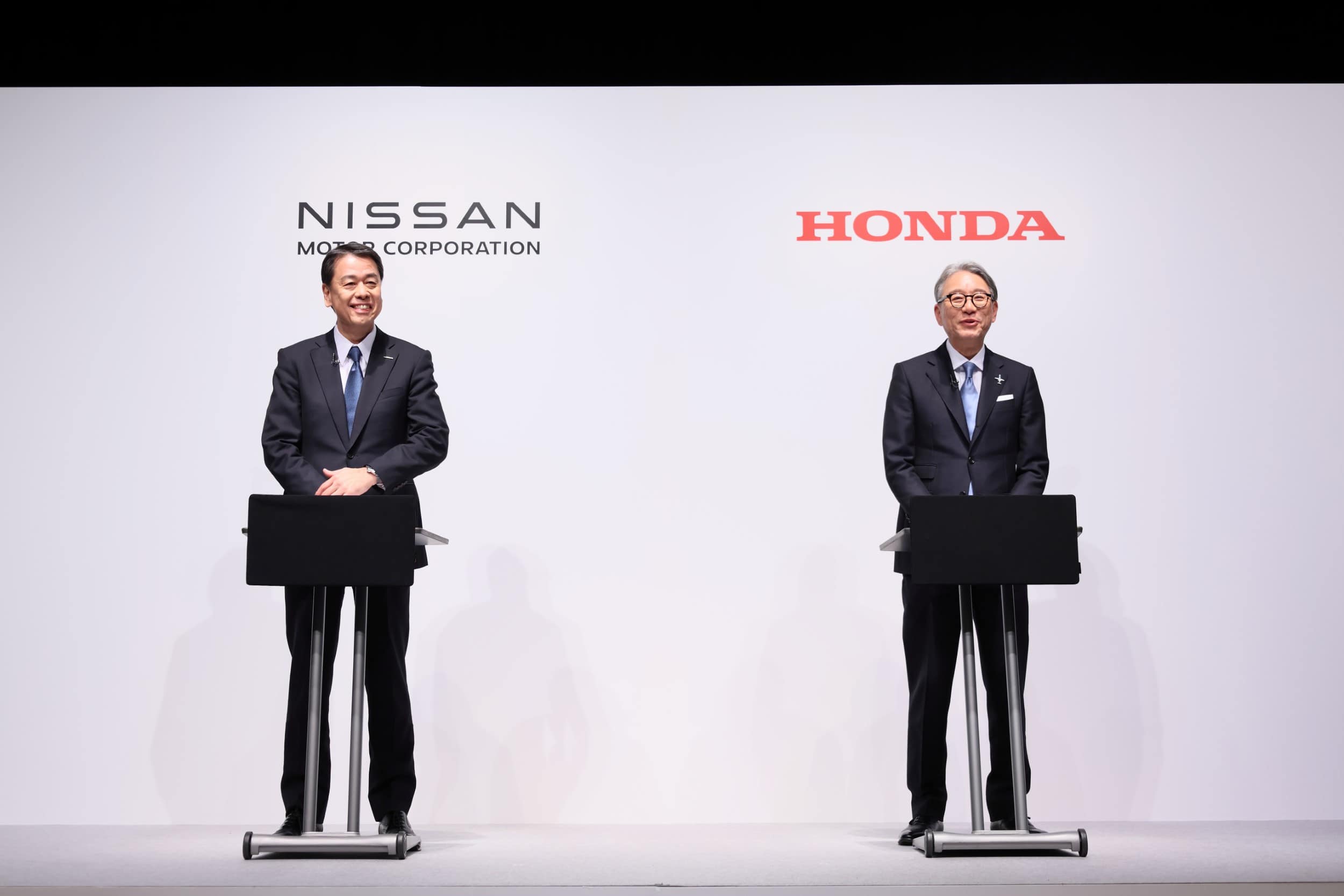 HONDA และ NISSAN กำลังควบรวมกิจการเพื่อแข่งขันกับรถยนต์ไฟฟ้าจีน รวมถึง TESLA